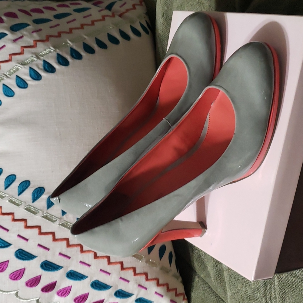 BANDOLINO Heels 👠 Worn Twice Size 11. Very Cute 😍 & Very Comfy.
